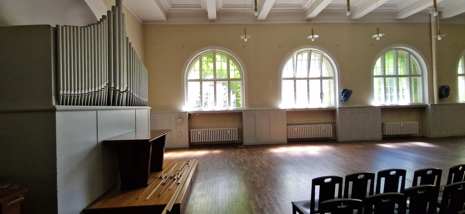 Luthersaal im Gemeindehaus der Auferstehungskirche Dresden-Plauen, Teil der Jakobikirchgemeinde