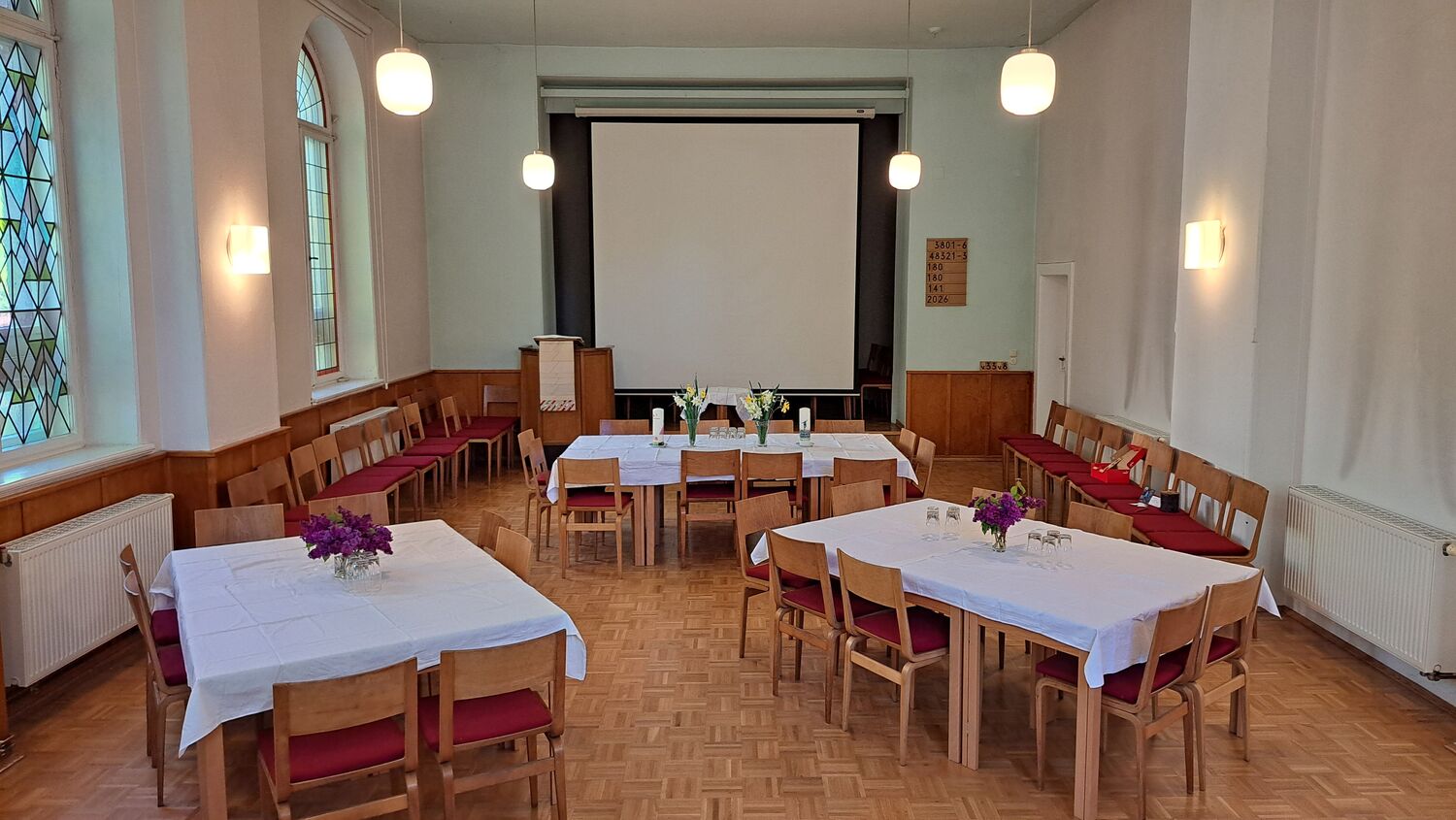Kirchsaal im Pfarr- und Gemeindehaus Coschütz in Dresden, Teil der Jakobikirchgemeinde