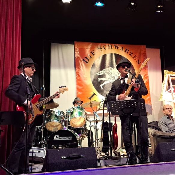 Auftritt der Pfarrer-Band "Die schwarzen Löcher", Gemeindehaus der Auferstehungskirche Dresden-Plauen, Teil der Jakobikirchgemeinde